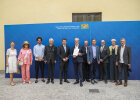Gruppenfoto mit Staatssekretär Sandro Kirchner, Dieter Bischoff und dessen Angehörigen