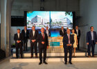 Gruppenfoto vor Präsentation des Gebäudes, Innenminister Joachim Herrmann und weitere Personen der Siemens AG 