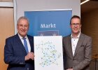 20. Februar 2025: Herrmann gratuliert Heroldsberg zur Auszeichnung "GigabitRegionBayern": „Die Marktgemeinde Heroldsberg zählt mit dem Siegel "GigabitRegionBayern" zu den Vorreitern eines nahezu flächendeckenden Glasfaserausbaus. Das ist ein herausragender Schritt für eine zukunftsfähige Infrastruktur und eine überaus wichtige Investition in eine moderne Kommune.“ Dies sagte Innen- und Kommunalminister Joachim Herrmann bei der offiziellen Siegel-Übergabe in Heroldsberg. Auf dem Foto: Herrmann mit Bürgermeister Jan König