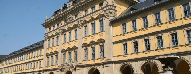 Symbolbild: Blick auf das Gebäude der Stiftung Juliusspital in Würzburg