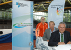 Staatsminister Joachim Herrmann mit Bundestrainer Andreas Langen und Bobfahrerin Sandra Kroll